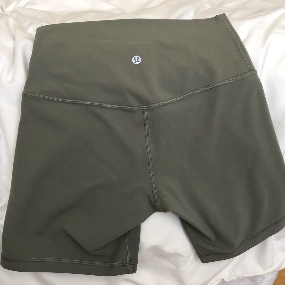 NWOT Lululemon Sage Green 6” Align Shorts